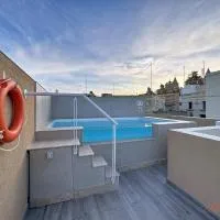 Viesnīca Rooftop 3BR with Plunge Pool & BBQ near Airport pilsētā Għaxaq