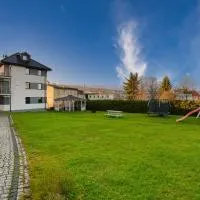 Wakacyjne Historie - nowoczesne i komfortowe apartamenty ze SPA u podnóża Śnieżnika, хотел в Мендзилесе
