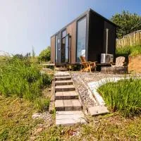 Stour Cabin by Tiny Away، فندق في Huiroa