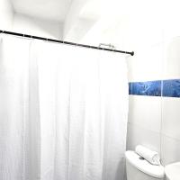 Habitacion cerca al aeropuerto, &xi;&epsilon;&nu;&omicron;&delta;&omicron;&chi;&epsilon;ί&omicron; &kappa;&omicron;&nu;&tau;ά &sigma;&tau;&omicron; &Delta;&iota;&epsilon;&theta;&nu;έ&sigmaf; &Alpha;&epsilon;&rho;&omicron;&delta;&rho;ό&mu;&iota;&omicron; Gustavo Rojas Pinilla  - ADZ, &Sigma;&alpha;&nu; &Alpha;&nu;&tau;&rho;έ&sigmaf;