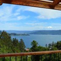 Cabaña con vista al mar y bosque nativo, hotel em Valdivia