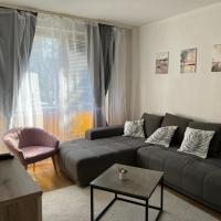 Small Apartman, hotel near P&eacute;cs-Pog&aacute;ny International Airport - PEV, P&eacute;cs