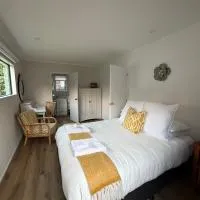 The Hut, מלון בראסל