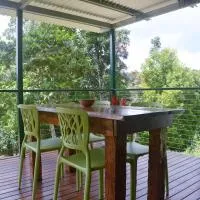 Mena Creek Flower House, hotel v destinácii Mena Creek