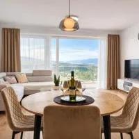Modern Smart Apartment - Self Check-in, Panoramic View & Garage, hotel v destinaci Lipany