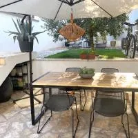 Viesnīca Great outdoor living steps away from the beach pilsētā Sutivana