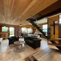 Atelier, cosy et moderne & terrasse avec jacuzzi, hotel en La Rochefoulques