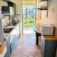 Il Sole in Terrazza - A due Passi dal Mare - Private Garden and Parking, viešbutis mieste Cinquale