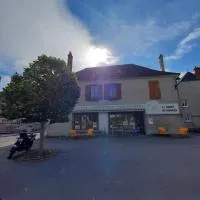 Gîte À l'ombre du pommier, hotelli kohteessa Ruynes-en-Margeride