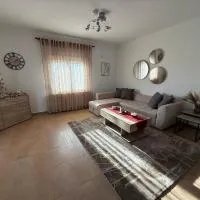 Cozy Family House with Yard, hotel din Drama