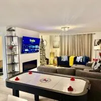 Platinum Homes , Stylish 3BR Home,4 Min to YQM Airport, Sleeps 10 Free Parking, hôtel à Dieppe