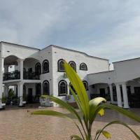 Miky Hillside Lodge，位于AvenawSunyani Airport - NYI附近的酒店