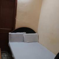 Hotel girja inn, hotel near Kanpur Airport - KNU, Kānpur