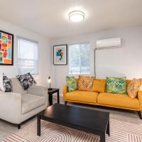 2 Bedroom Home Near Downtown Zoo Golf Pet-Friendly and Fenced, hotel near Sacramento Executive Airport - SAC, Sacramento