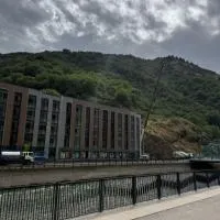 Ugam Mountain apartments, hotell i Khumson