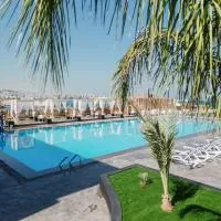 Middle Beach Hotel, хотел в Джуния