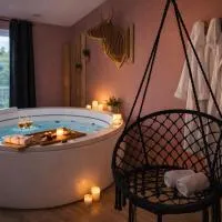 Suite romantique & spa Prova - Love room - Rétroprojecteur Netflix, хотел в Белем