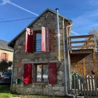 Maison typique Auvergne, отель в городе Montel-de-Gelat