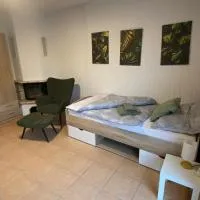 Green-Lodge Gästehaus für 8 Personen in Peine OT Woltorf, hotel Peinében