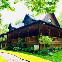 Rideau Lakes Rustic Chalet in Relaxing Natural Setting, hotel u gradu 'Portland'