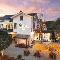 安驿小筑 ChillVibe中古侘寂风美学民宿武当山景区售票处店, хотел в Wudangshan