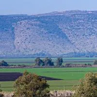 Viesnīca שלווה בנוף העמק pilsētā Gonen