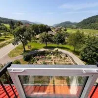 Style Loft mit Ausblick in Elzach, хотел в Елзах