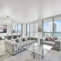 Spacious Luxury Apartment at Beachwalk Resort with Ocean Views and Private Foyer, viešbutis mieste Hallandale Beach