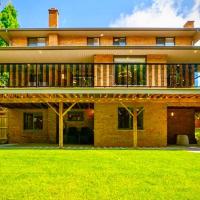 Spacious 2 Bedroom & 2 Bathroom Suit Near Fairview Mall & Waterloo Airport, hotel near Region of Waterloo International Airport - YKF, Kitchener