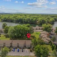 Lakeview Condo in the Heart of Fairfield Glade 2BR One and a Half Baths, hotel Crossville-ben