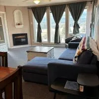 Cozy getaway with a view!, hotell sihtkohas Fairmont Hot Springs
