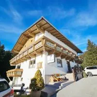 Pension Panorama Warth, hotel in Steeg