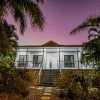 Agnes Bliss - Luxe 4BDR Coastal Retreat - Family Friendly - Walk to Beach and Central Agnes Water, hotel a Agnes Water