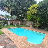12 Dolfyn Nqabanqaba, hotel a Meer en See