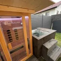 Tiny Haus #4 - Ruhe & Wellness mit Sauna und Tiny Pool, hotelli kohteessa Hülben