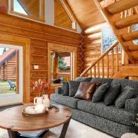 Golden में, होटल Rustic Cabin Hideaway with BBQ Fire Pit and Mtn Views