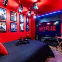 Studio Cinema Prive TV 85 pouces - Wifi - Clim - Gare 2 minutes, hotel sa Drusenheim
