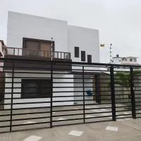 Casa Familiar a 5 minutos de la playa, hotel a Salinas