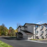Super 8 by Wyndham Kent/Akron Area, hotel sa Kent