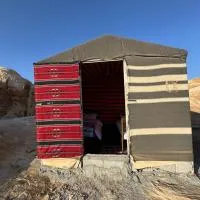 Bedouin Family Camp โรงแรมในAl Ḩayy