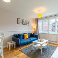Viesnīca Camberley Spacious and Comfy 3 Bedroom Home, Next to Frimley Hospital with Parking pilsētā Frimli