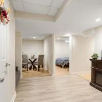Finished 2 BR Apartment in an Upscale Area of Ajax, hotell i Ajax