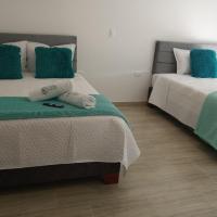 Caba&ntilde;as hotel COLONIA SAN MIGUEL，位于派帕Juan Jos&eacute; Rond&oacute;n Airport - RON附近的酒店