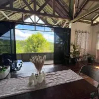 Siquijor Hilltop House Near Cambugahay Falls, hotel i Lazi
