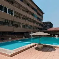 ระยองบีช Rayong Beach Hotel, отель в городе Бан-Чак-Пхай