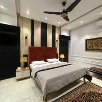 Executive And Luxurious Rooms In DHA Phase 6 Near Raya, Dolmen and Airport, Hotel in Lahore
