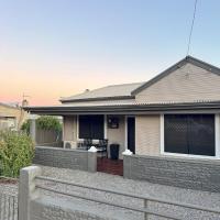 Saltbush Cottage，位于布罗肯希尔Broken Hill Airport - BHQ附近的酒店
