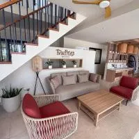 TWIN PALMS 'Beach House' - New surf front location – hotel w mieście Thulusdhoo