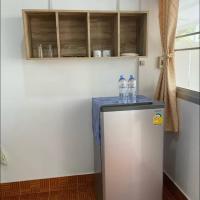 Budget Blue Sapphire，位于Ban Ao SapparotTrat Airport - TDX附近的酒店