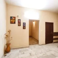 SKY INN GUEST HOUSE - Smart Budget Rooms Near DAV Collage, HMV, Maqsudan, Sabzi Mandi, Grain Market, NIT, Verka Plant, Workshop Chowk - For Corporates, Familes, Couples, hotell sihtkohas Jalandhar